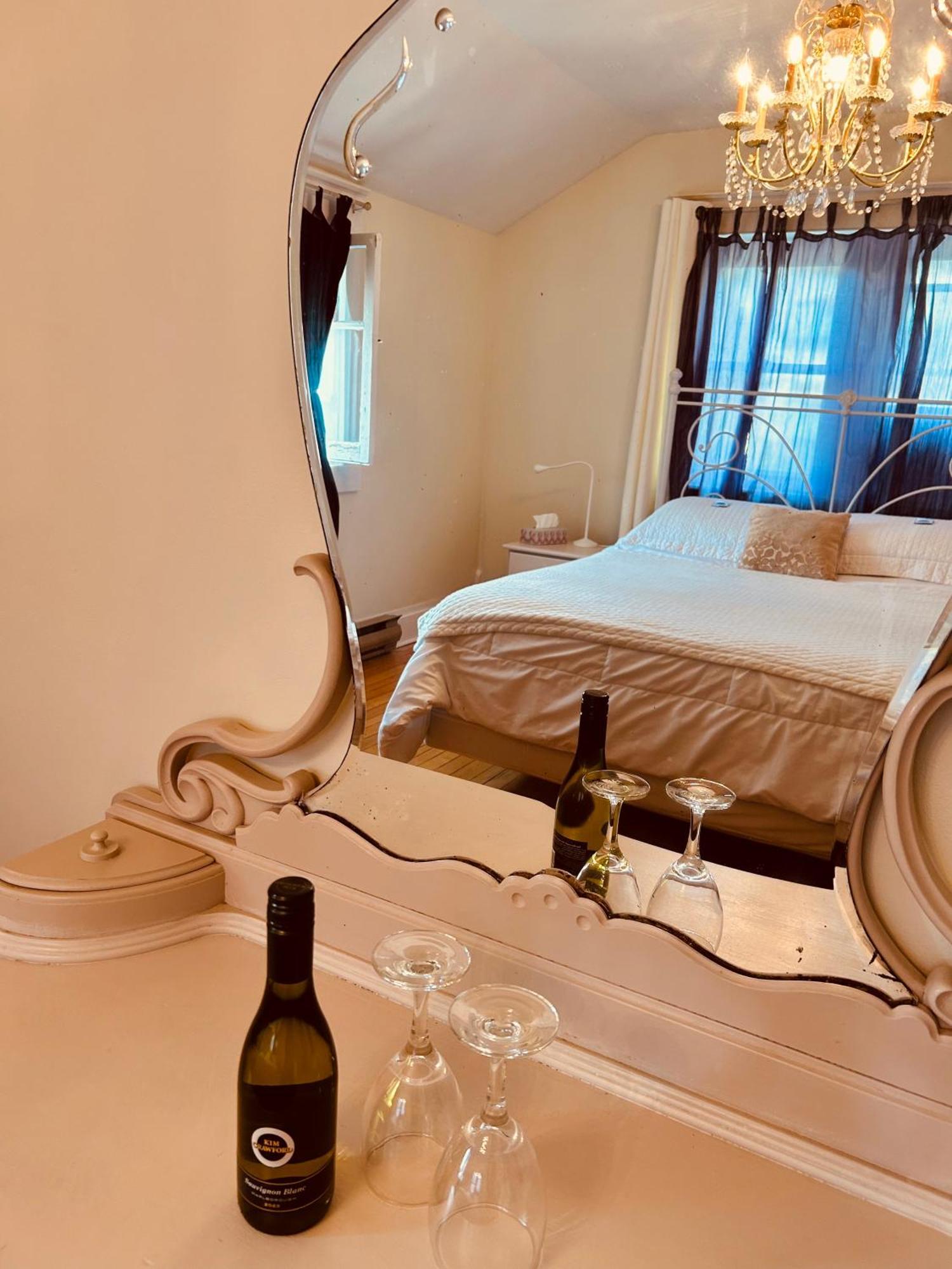 Auberge De Mon Petit Chum B&B Wakefield Extérieur photo