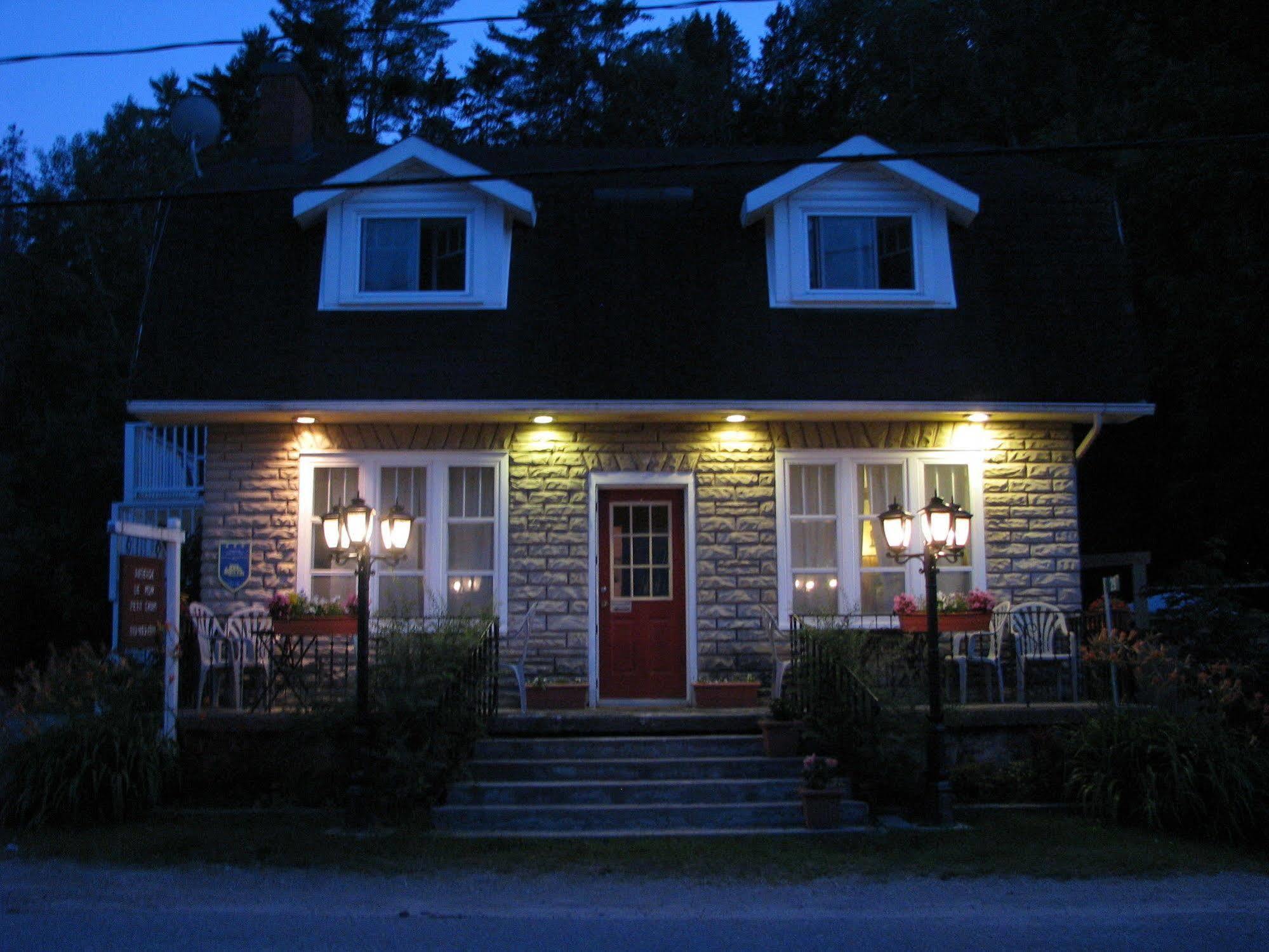 Auberge De Mon Petit Chum B&B Wakefield Extérieur photo